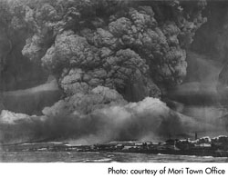 A1:Eruption Column of Hokkaido-Komagatake Volcano in 1929.