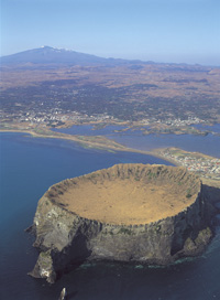 AX:Ilchulbong tuff cone (front) and the Mt. Hallan (back), Jeju Island, Korea