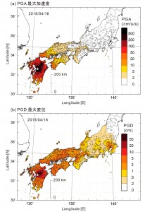 図２　地震による地表の最大加速度（PGA; cm/s/s）と最大変位（PGD; cm）の広がり。浅い地震（h=10 km）のため、震源（星印）の直上には強い加速度が現れたが、大きな加速度を作り出す短周期の地震動は距離減衰が大きいため、震源から遠ざかると加速度が急激に減少している。これに対して、地面の「変位」は長周期の地震動成分により作り出されるため、距離減衰が小さい。遠く離れた大阪平野や関東平野などでは、長周期地震動により作られた大きな変位が確認できる。